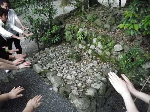 伊勢神宮 パワースポット 内宮 石: 伊勢神宮 観光とグルメ 激安のファミリー旅行！